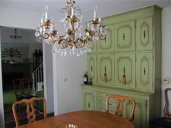 5th image of 105 Carol Dr