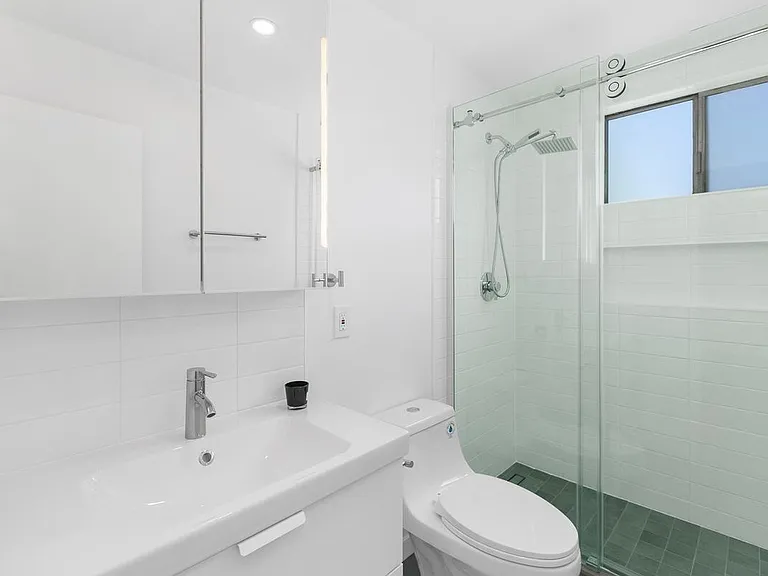 1228 Essex St #3 — Photo 4