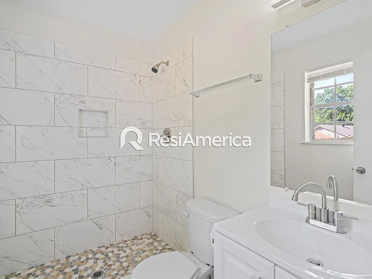 914 Valley Springs Dr — Photo 10