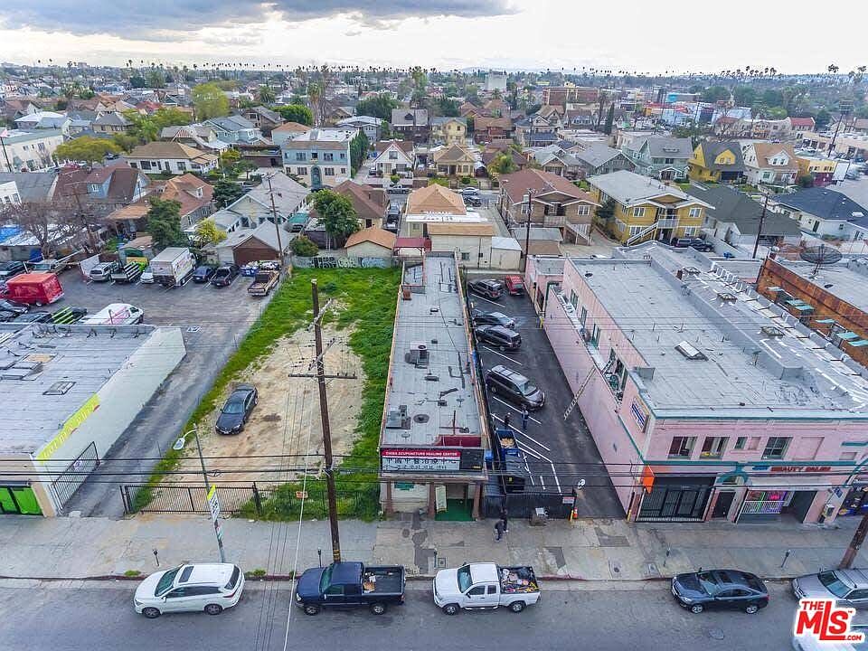 2nd image of 3050 W Pico Blvd