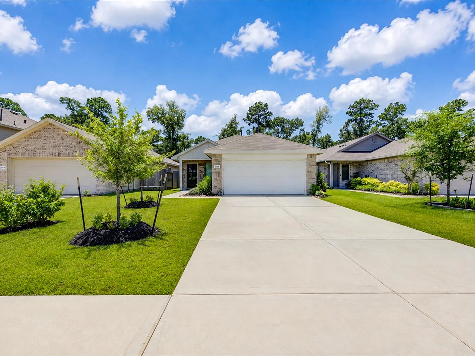 4 bed, 2.0 bath, 1690 sqft, $2,400 — Photo 4