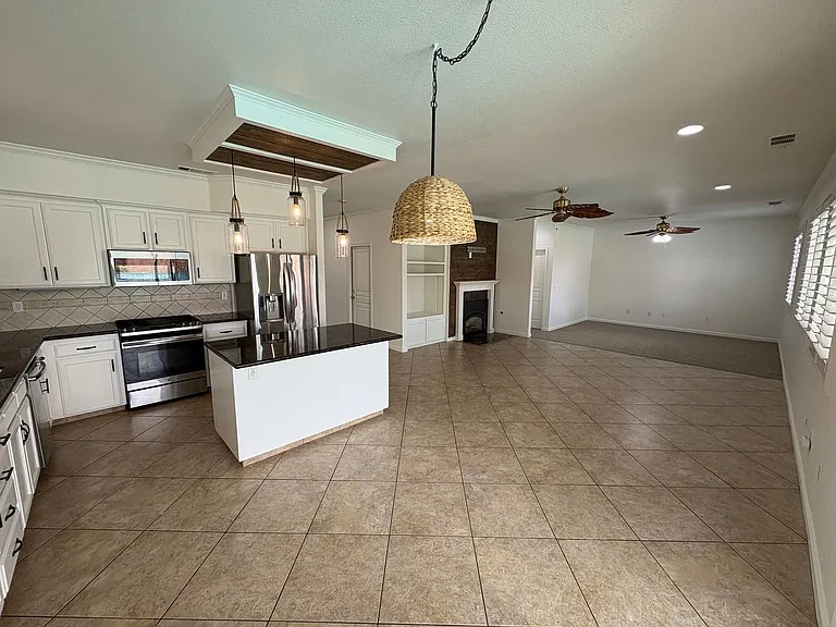 5928 W Whitley Ave — Photo 9