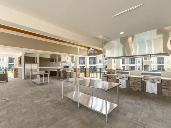 1201 Ashford Cir #11-114