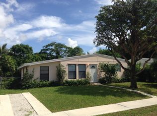 587 Chipewyan Dr, Lake Worth, FL 33462
