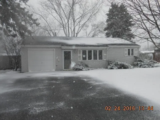 7823 W 98th Pl photo 1