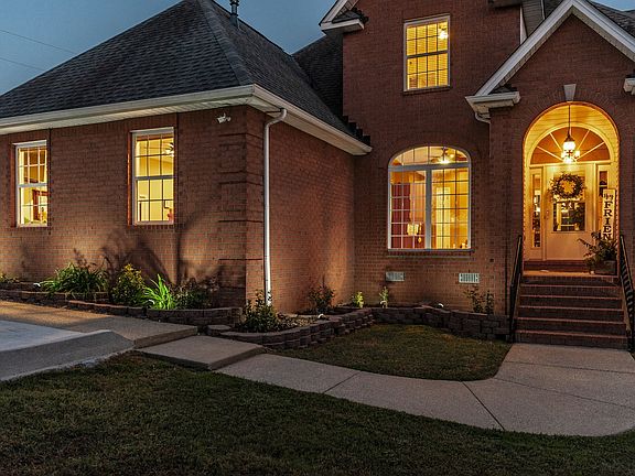 2nd image of 1081 Barry Ln