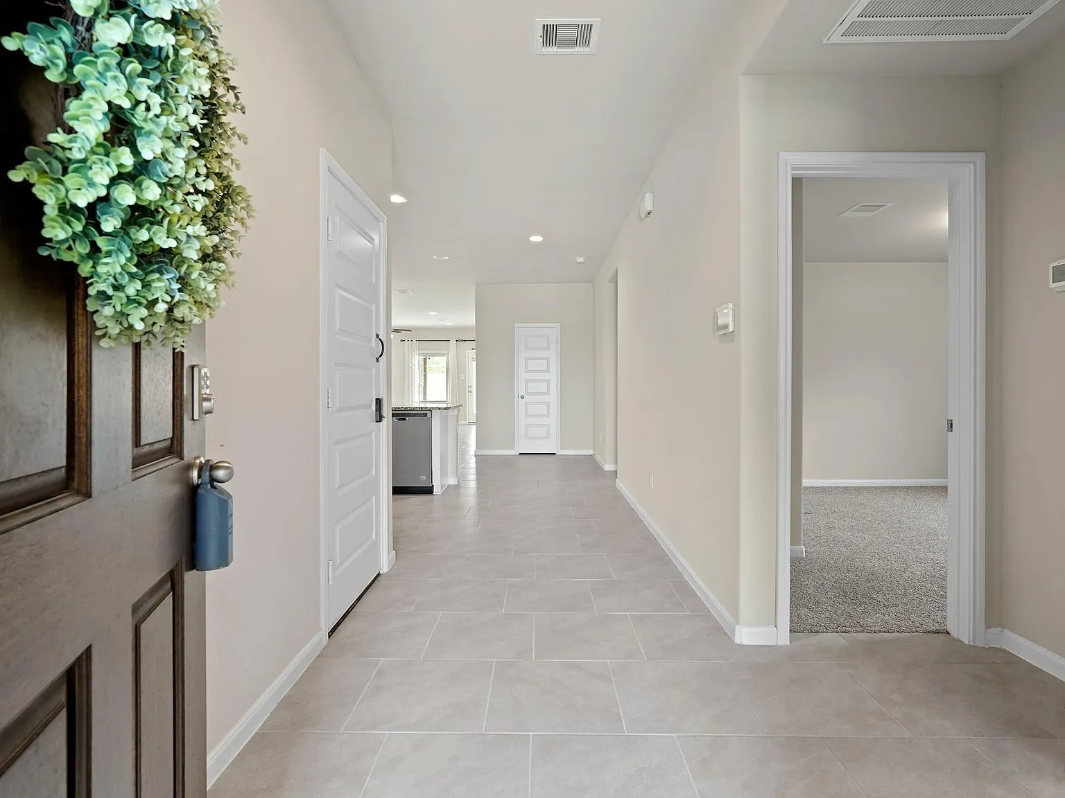 4 bed, 2.0 bath, 2051 sqft, $2,500 — Photo 4