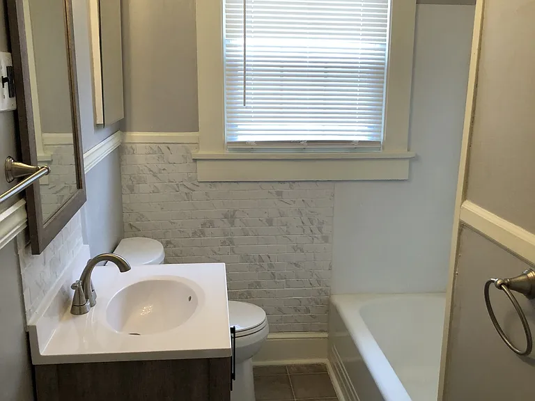 542 E Black St — Photo 7