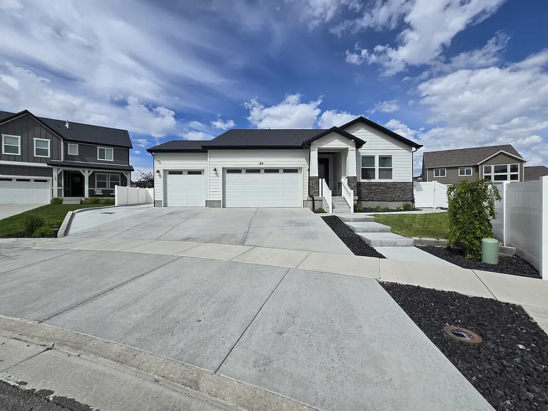194 W Sugarbowl Cir — Photo 1