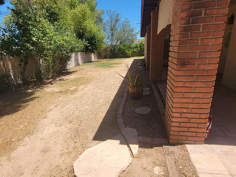 220 E Aster Dr — Photo 14