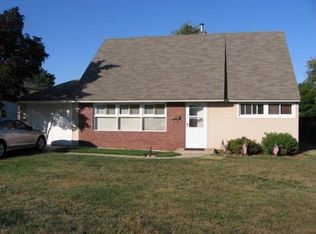 16 Canoe Birch Rd, Levittown, PA 19057