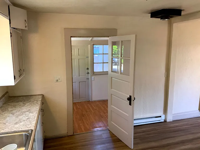 402 G St — Photo 7