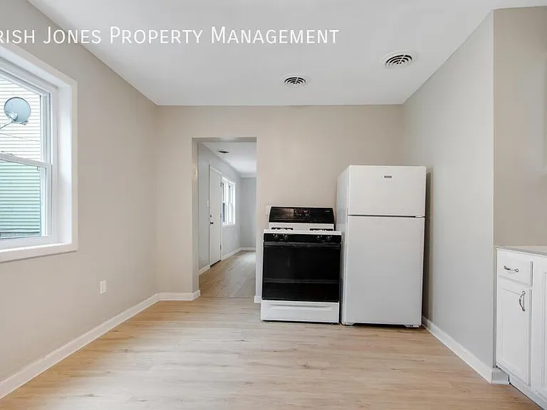 98 Edson St #3 — Photo 4