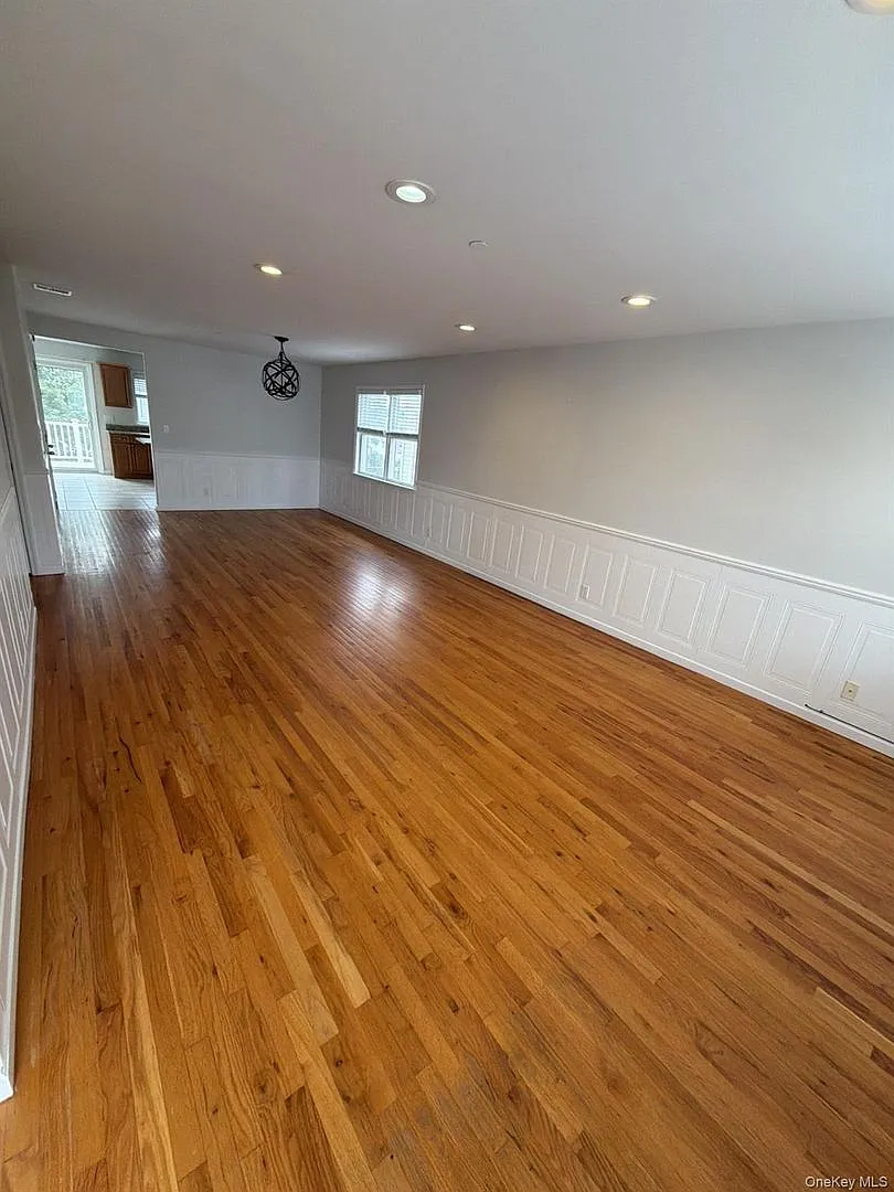 3 bed, 2.5 bath, 2000 sqft, $6,200 — Photo 3