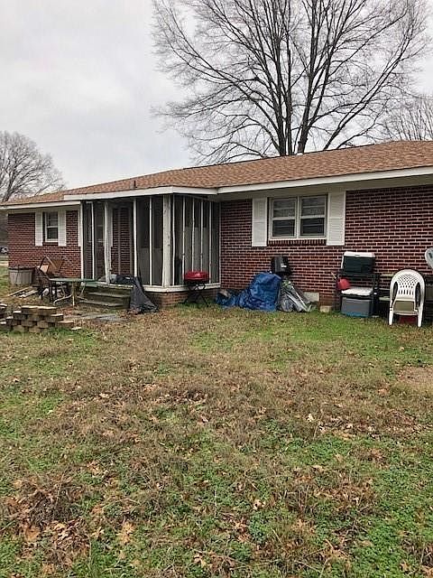 2nd image of 401 Linda Ln