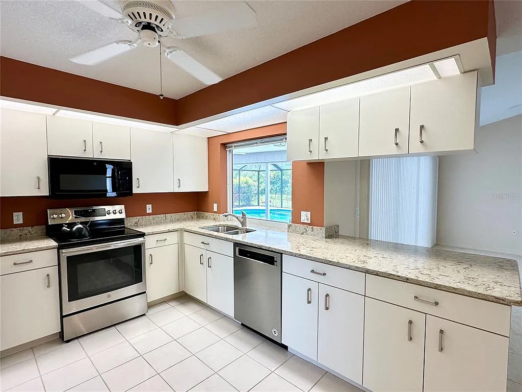 3 bed, 2.0 bath, 2263 sqft, $3,500 — Photo 4