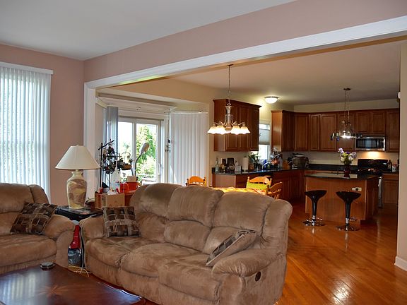 4th image of 238 E Crest Ave