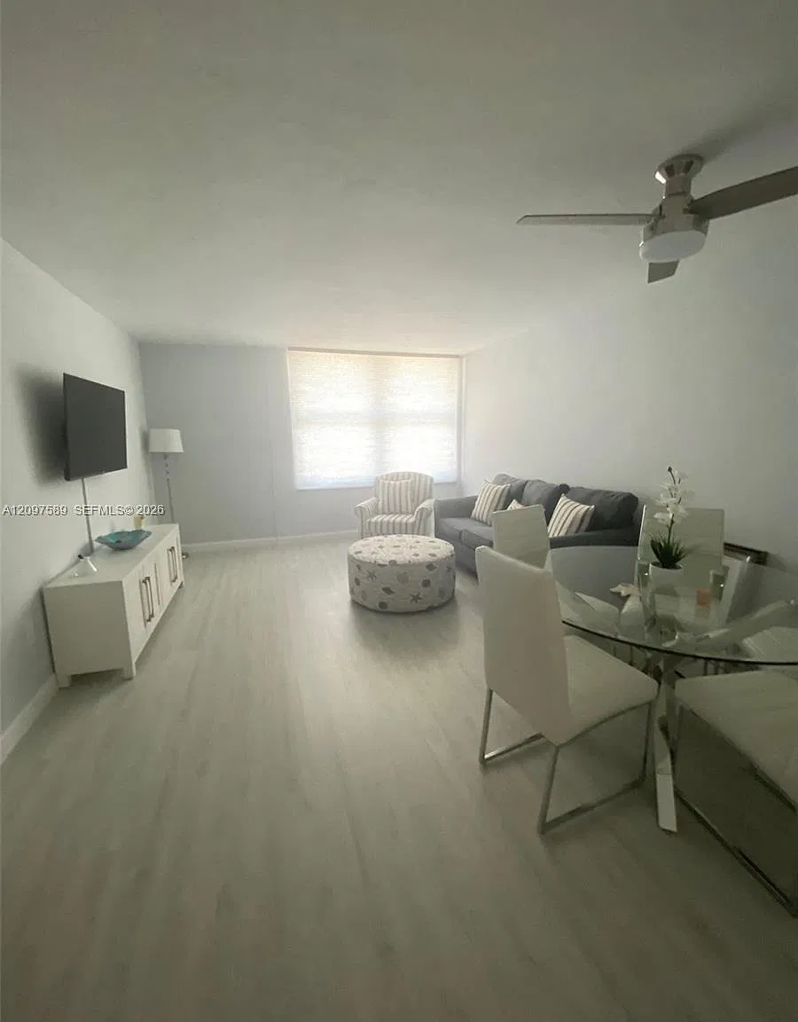 1 bed, 1.5 bath, $3,000 — Photo 3