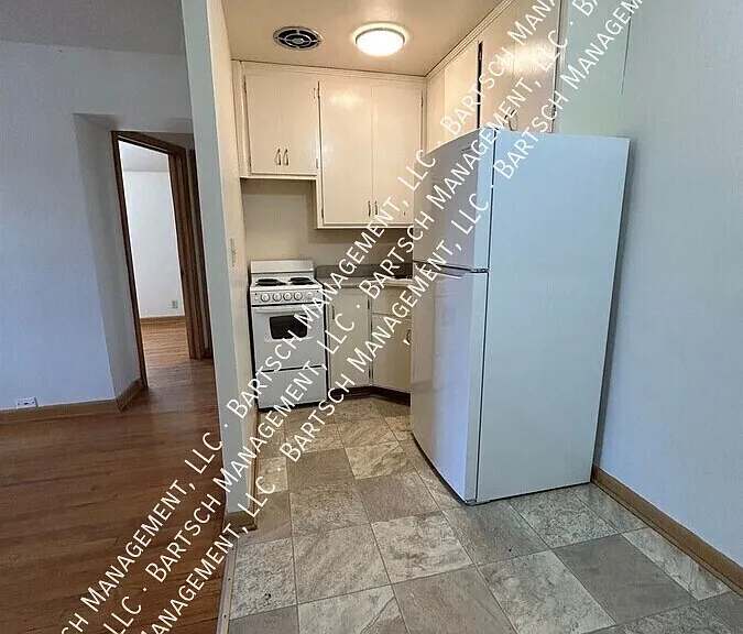 3250 S 49th St #7 — Photo 4