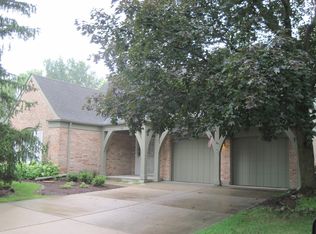 101 Rivershire Ln, Lincolnshire, IL 60069