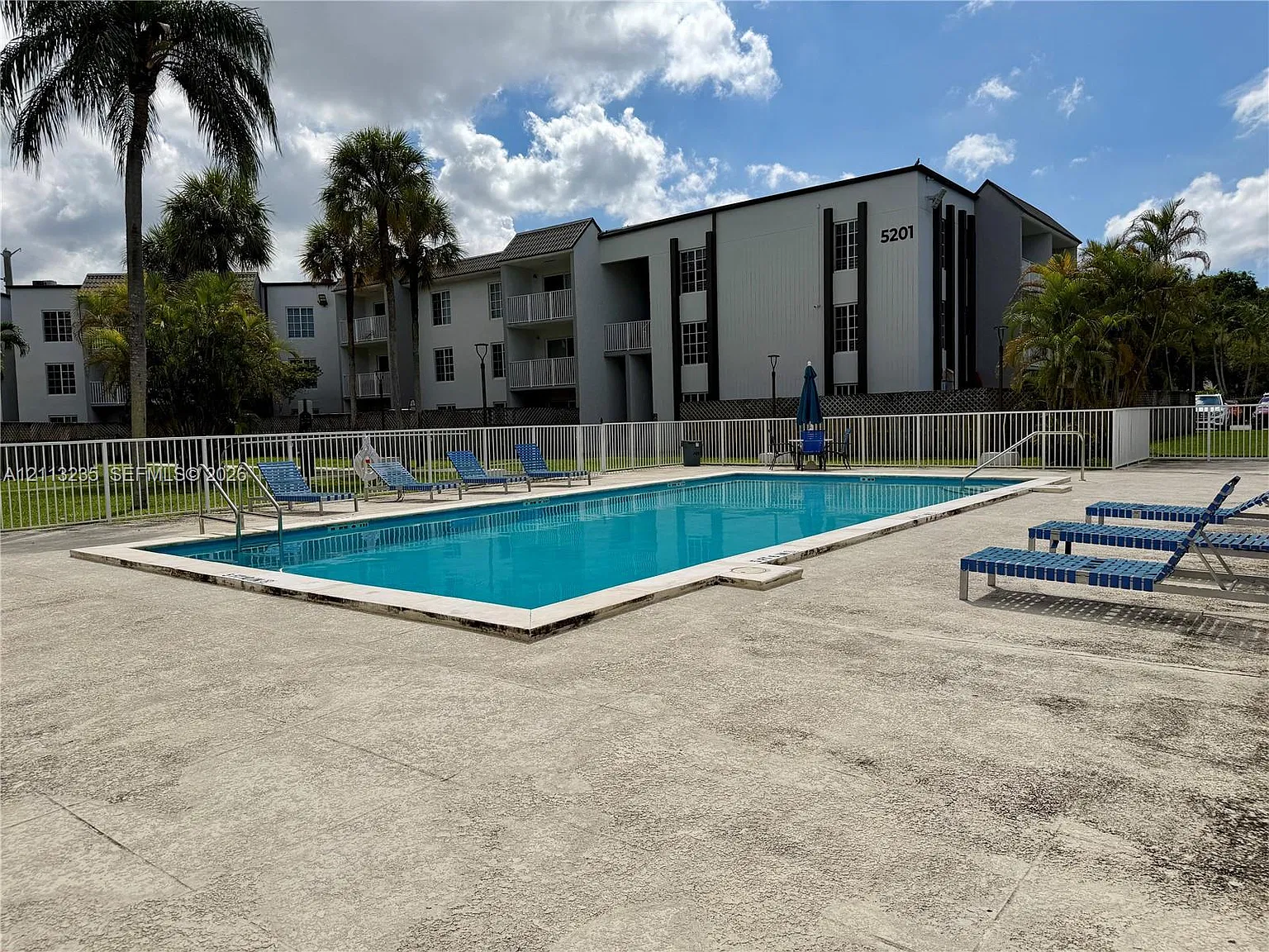 Doral Gardens Ii Condo — Photo 3