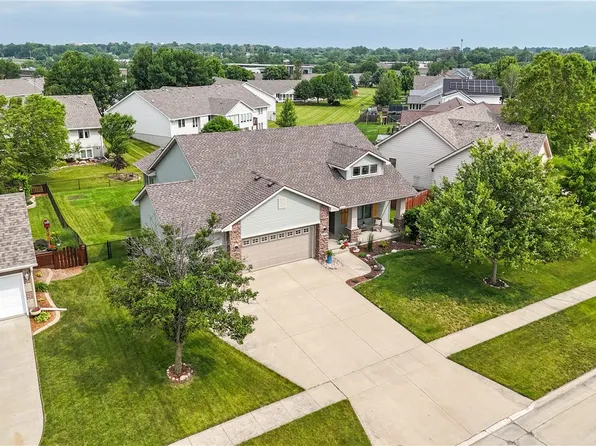 1218 Rosewood Dr, Altoona, IA 50009