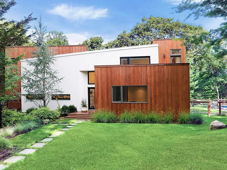 28 Alewive Brook Rd — Photo 1