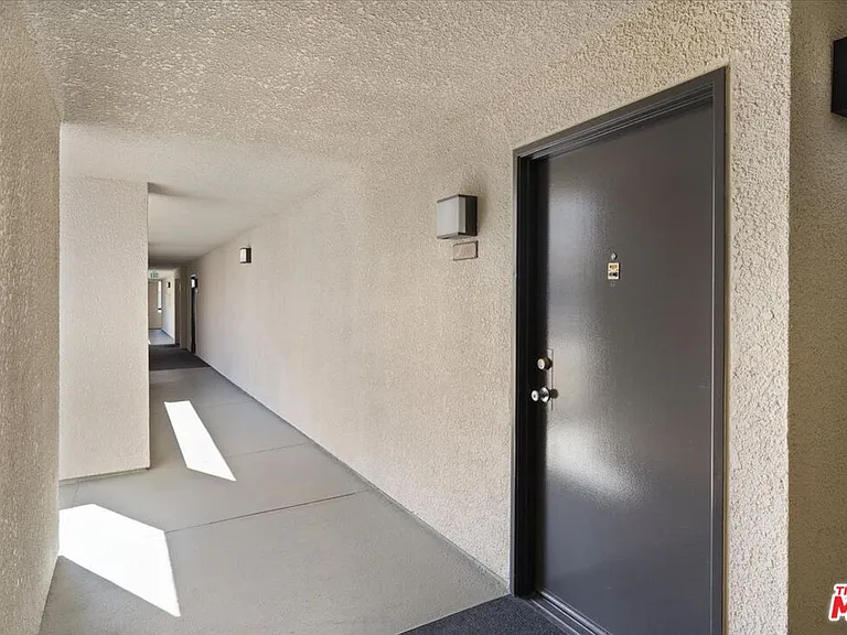 5530 Owensmouth Ave #316 — Photo 14