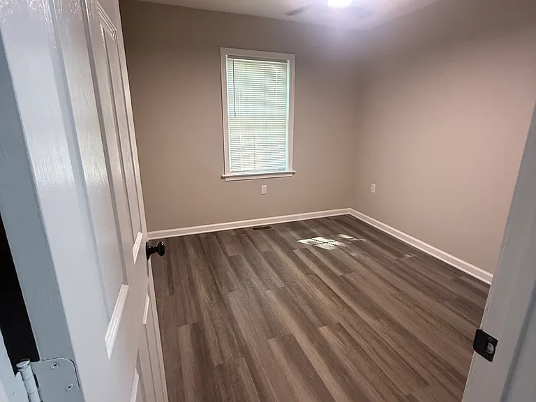 912 Lisk St — Photo 5