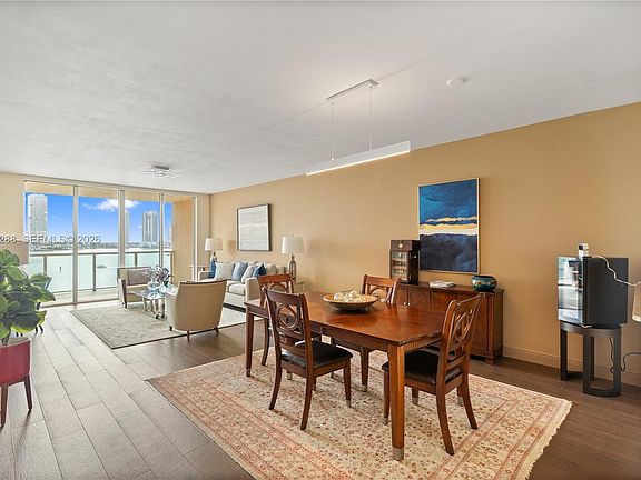 5th image of 3330 NE 190th St APT 712