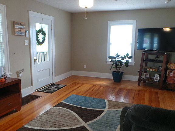 3rd image of 311 Kenwood Ave