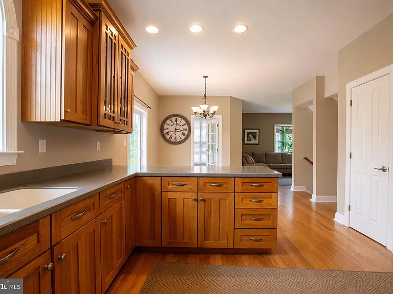 13624 Creek View Dr — Photo 5