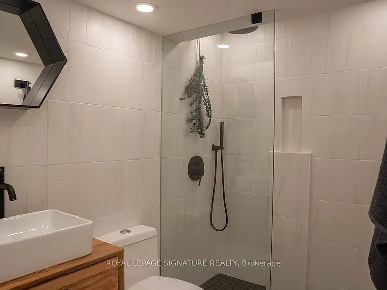 166 Oakmount Rd #LOWER — Photo 10