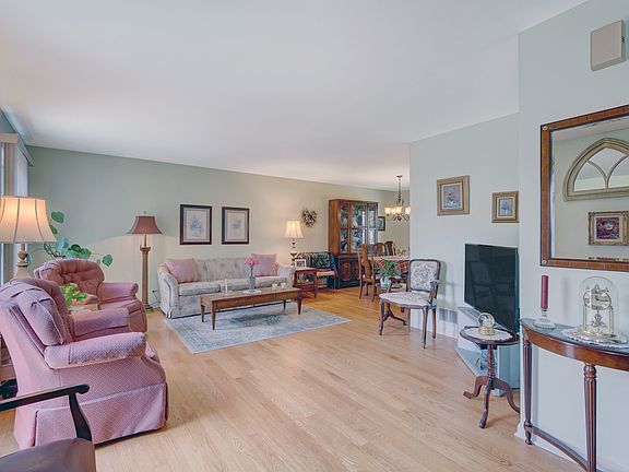 4th image of 932 Pheasant Walk Dr