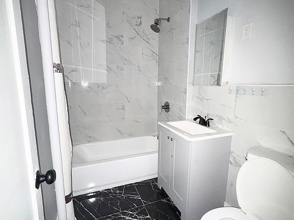 5th image of 319 Summit Ave APT 1