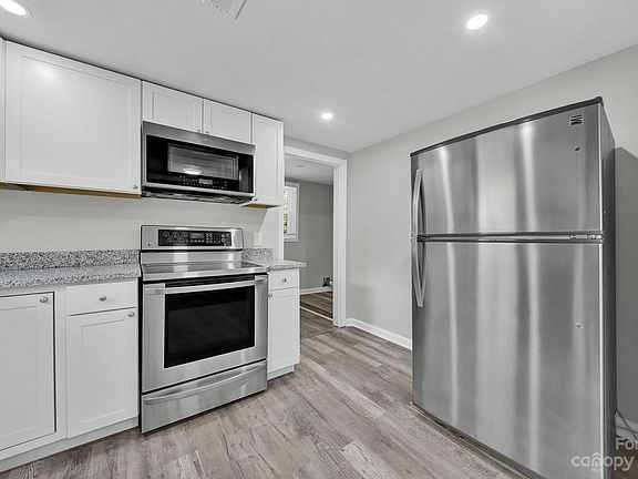 4th image of 1009 N Ransom St