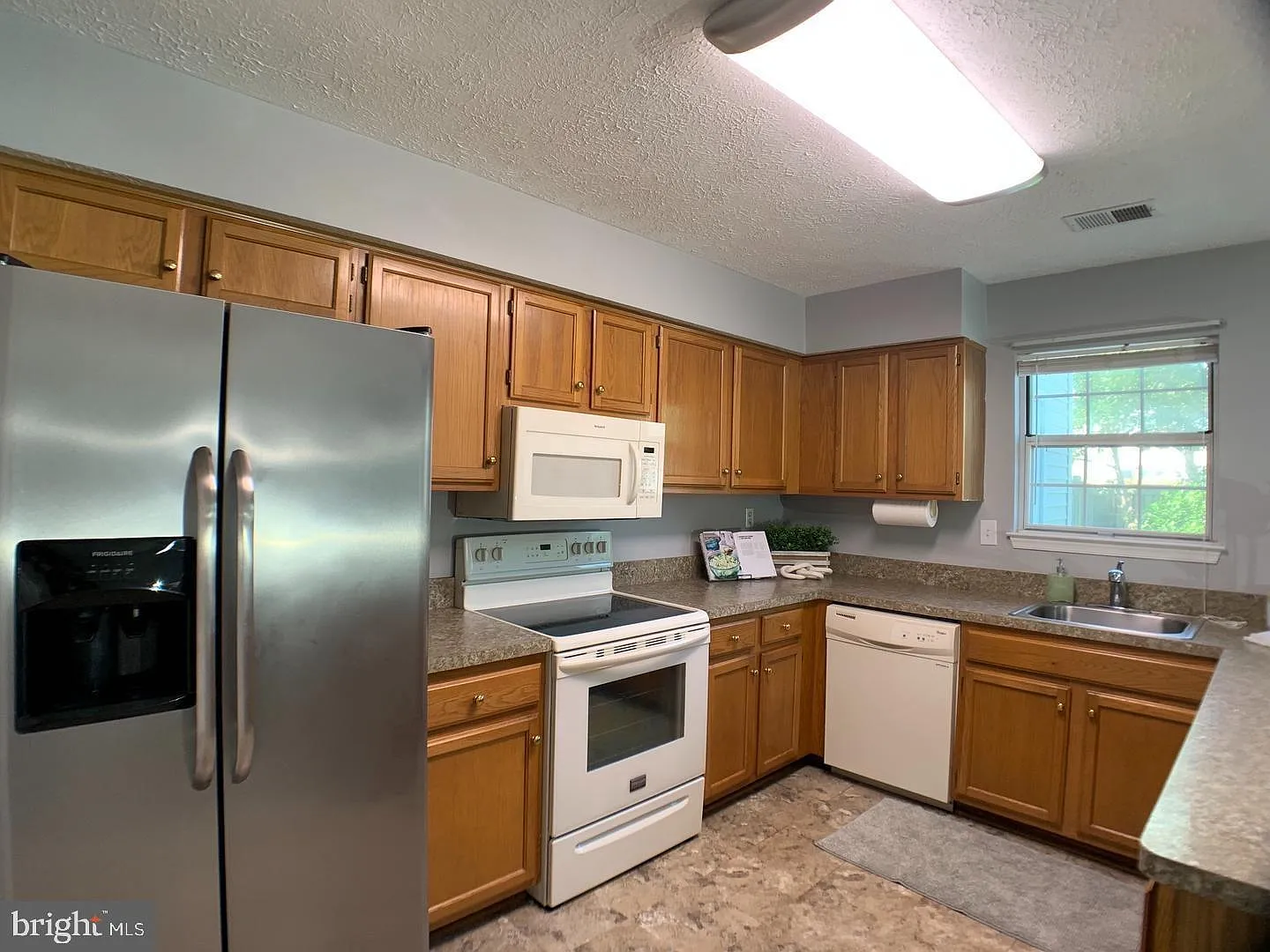 3 bed, 1.5 bath, 1496 sqft, $2,500 — Photo 3