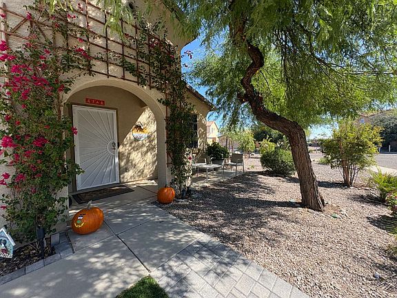 3rd image of 1180 E Saddleback Pl