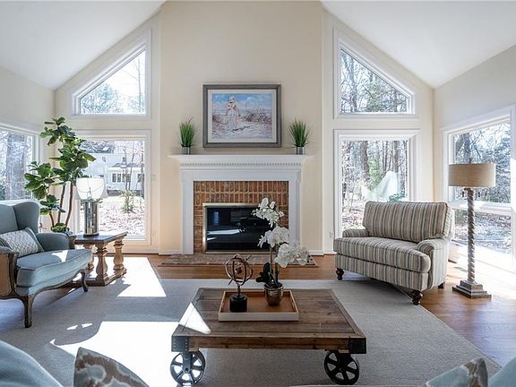 Open and bright great room.