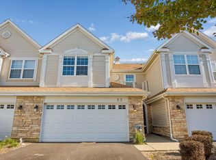 22 Clara Ct, Algonquin, IL 60102