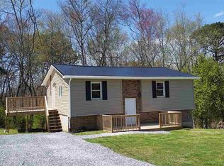 957 Burchfield Rd, Dandridge, TN 37725