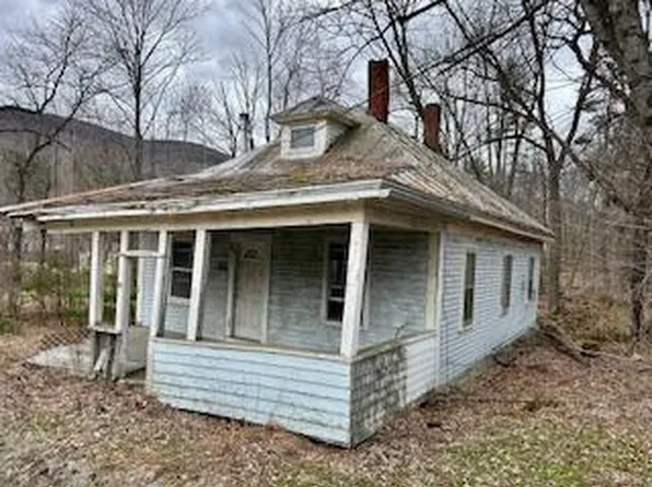 32 Lake Street, New Vineyard, ME 04956