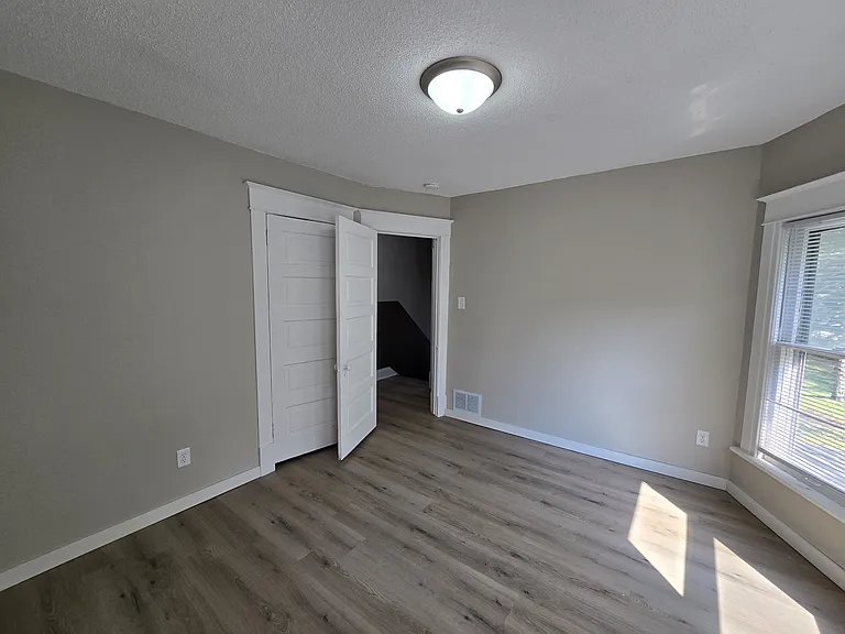 422 Baltimore St — Photo 16