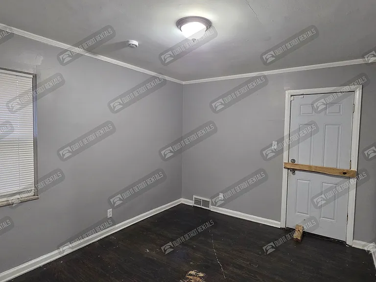 7331 W Outer Dr — Photo 10