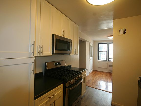 3rd image of 19 Franklin Blvd #6