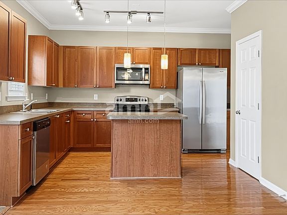 4th image of 317 Collinsworth Dr