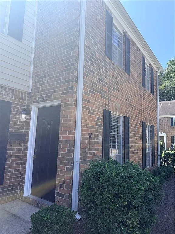 2 bed, 1.5 bath, 1155 sqft, $1,150 — Photo 1