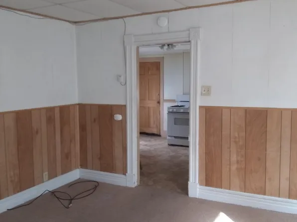 24 Jay St, Gloversville, NY 12078