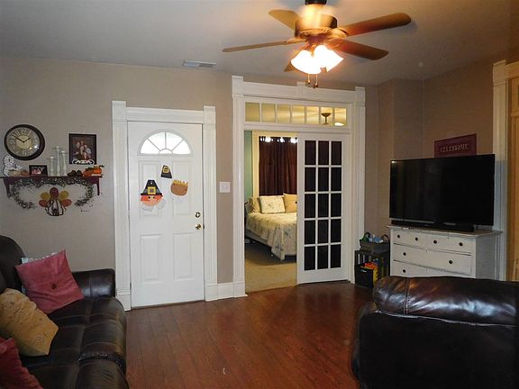 5th image of 228 E Huntington St