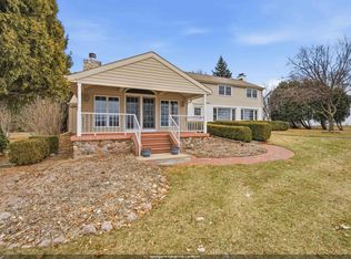 1710 Lakeshore Dr, Menasha, WI 54952